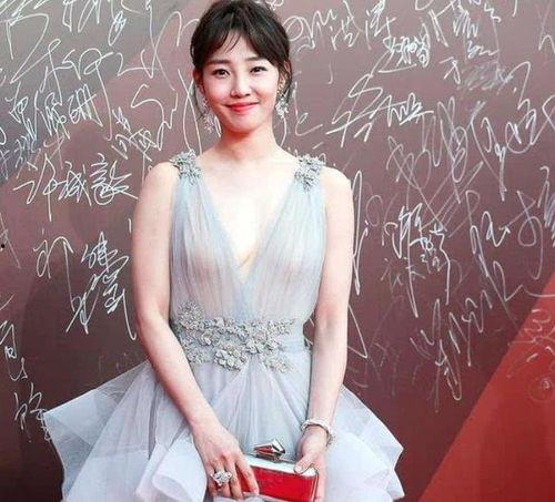 白百合透视裙视频,性感透视瞬间成焦点